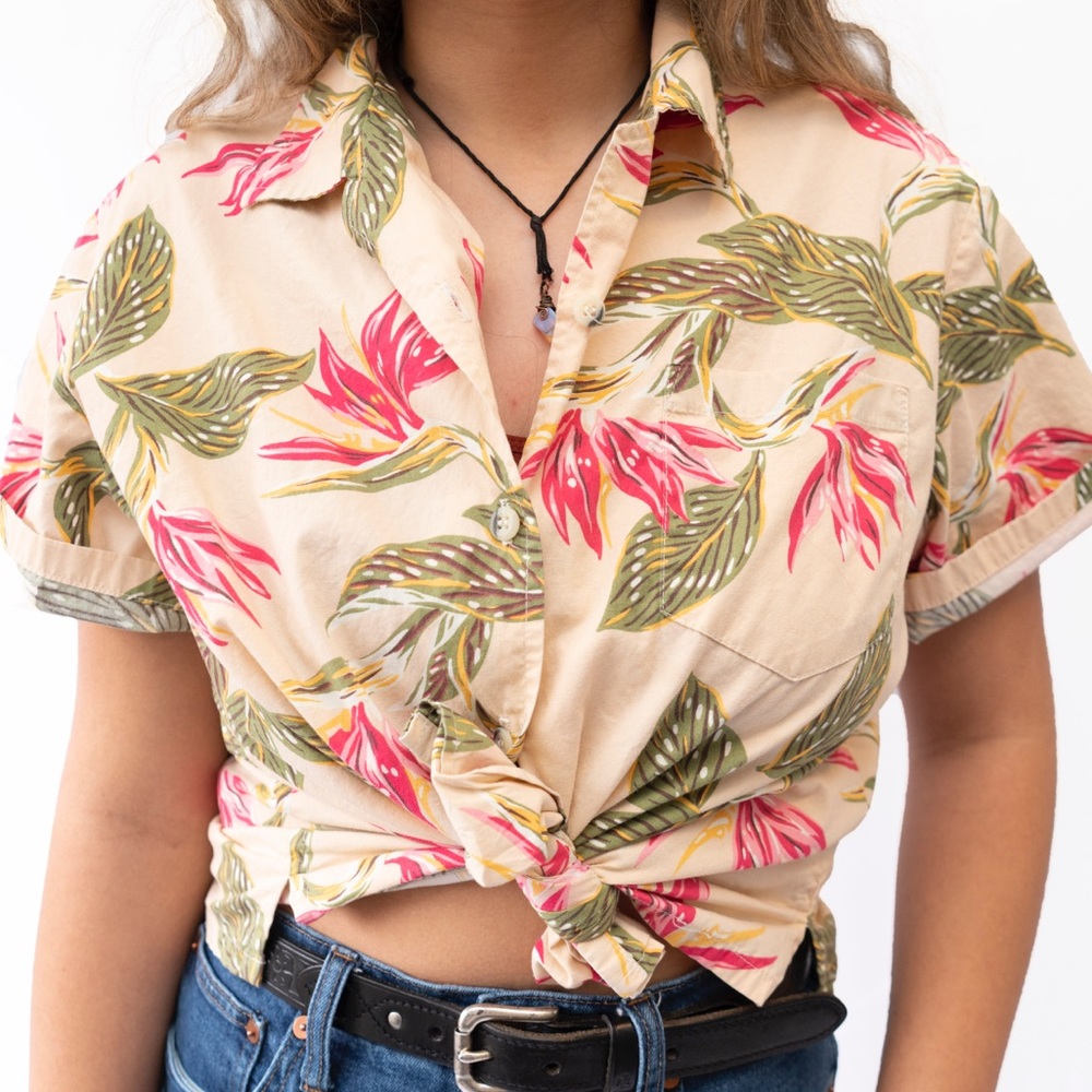 Vintage Hawaiian Go Barefoot Tee